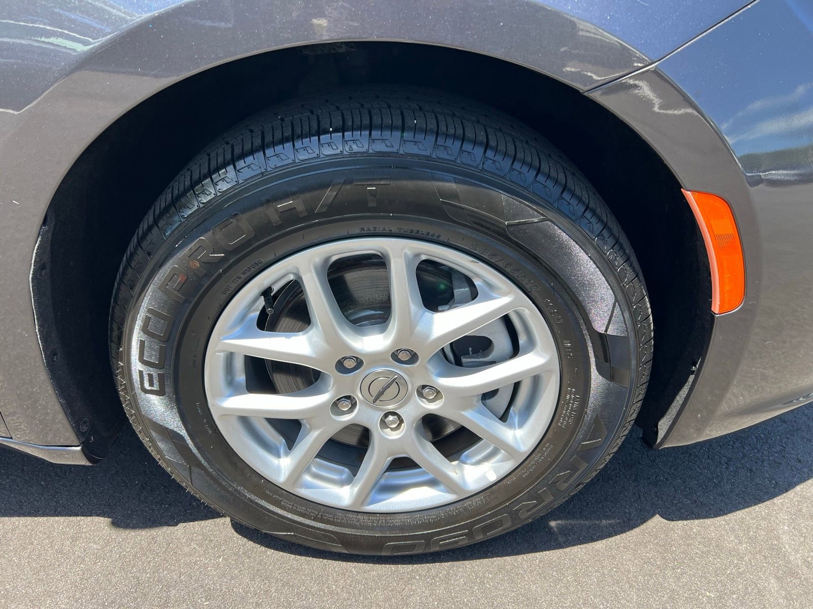 Used 2023 Chrysler Pacifica Touring-L image 11