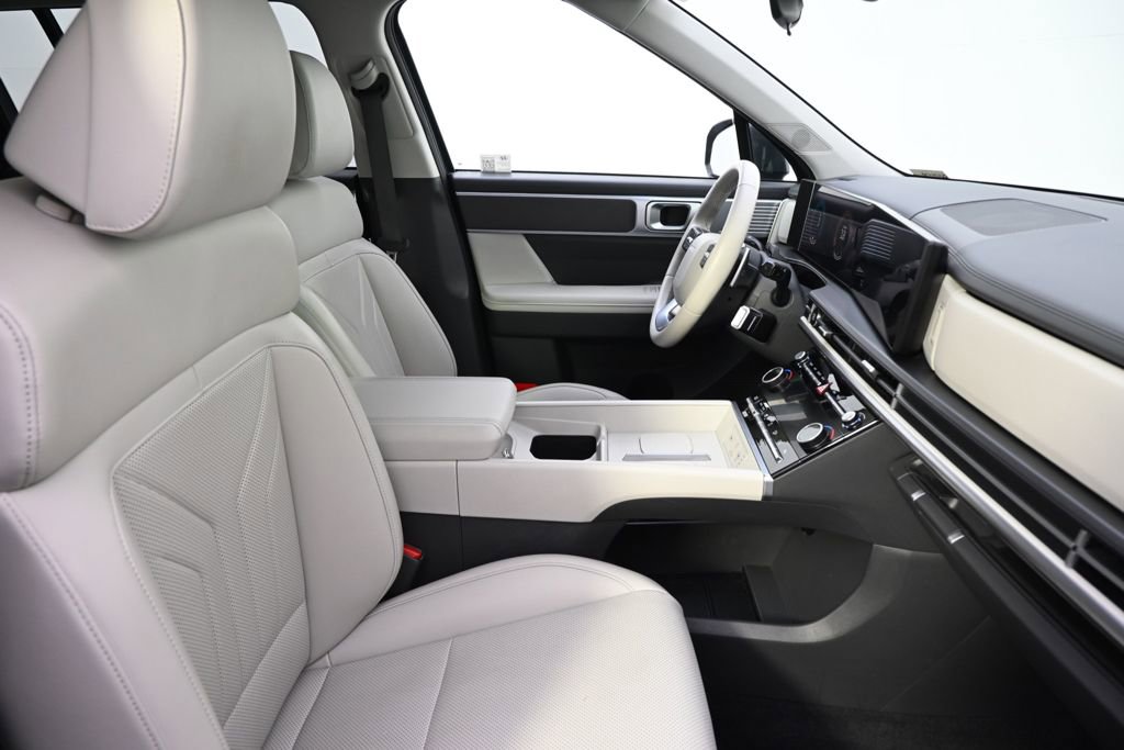 Used 2025 Hyundai Santa Fe SEL image 16