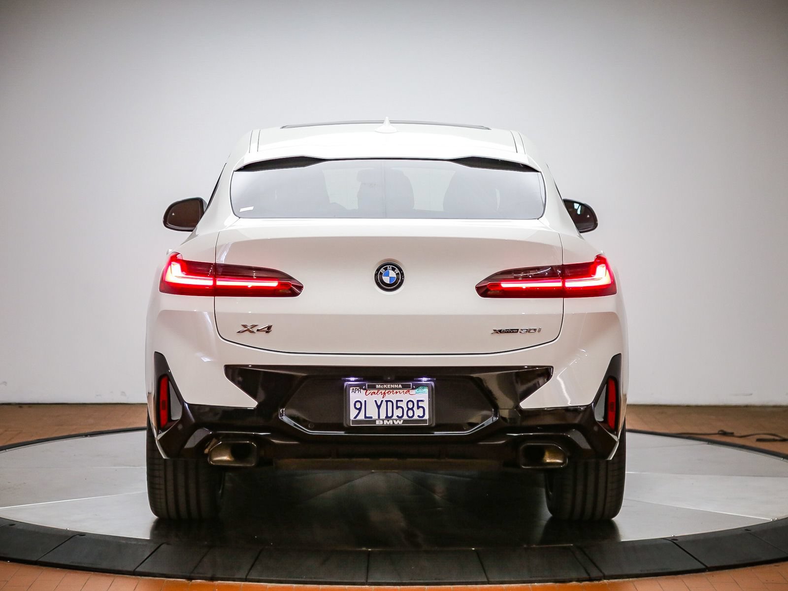 Certified 2024 BMW X4 xDrive30i w/ Premium Package AWD/4WD image 3