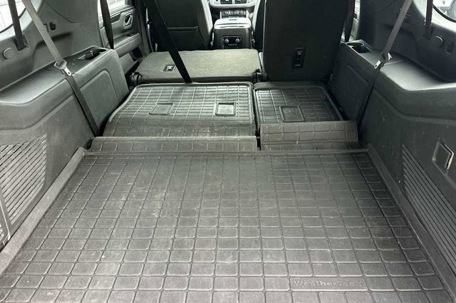 Used 2022 Chevrolet Suburban RST image 13