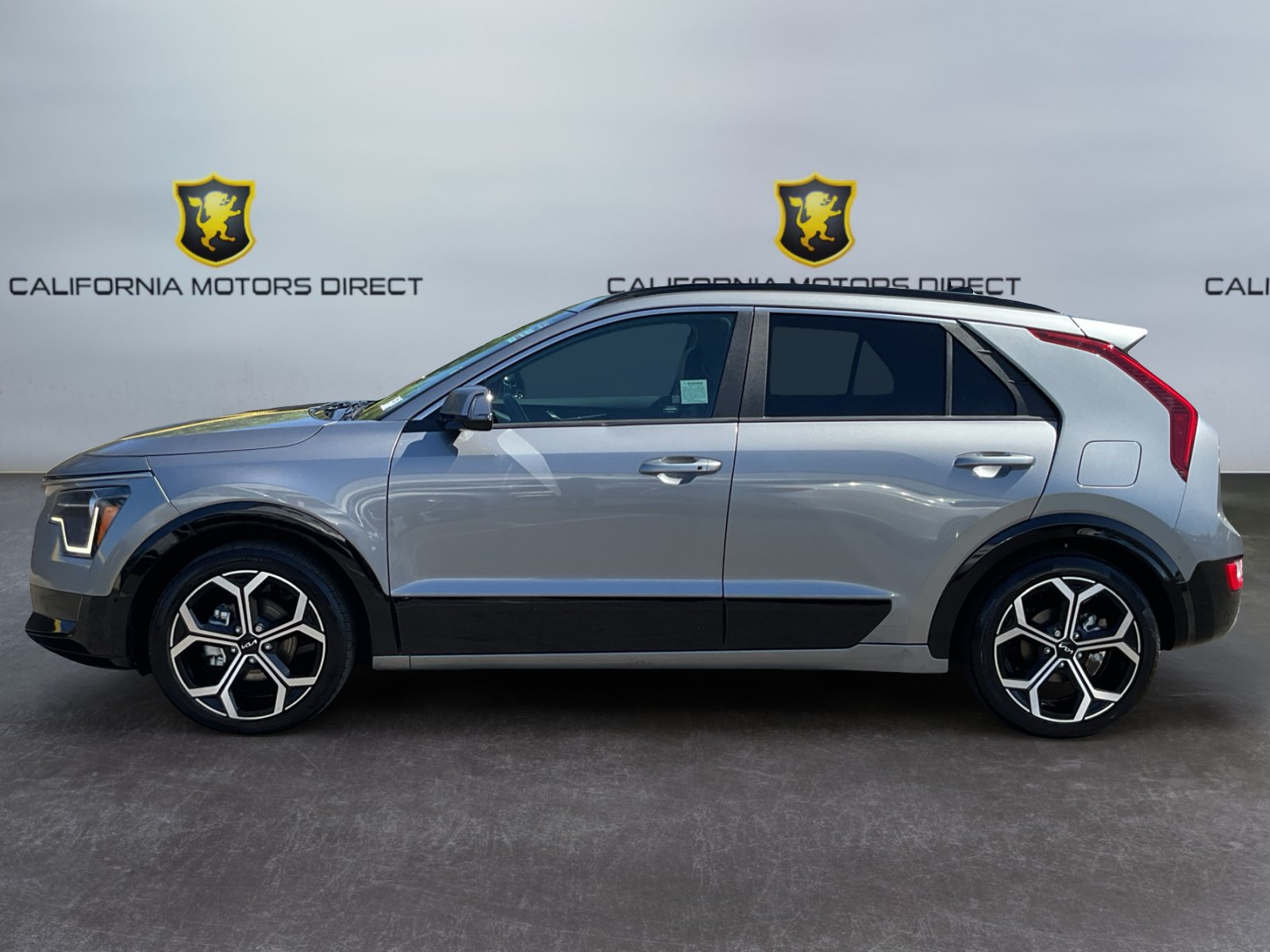 Used 2025 Kia Niro EX Touring FWD image 8