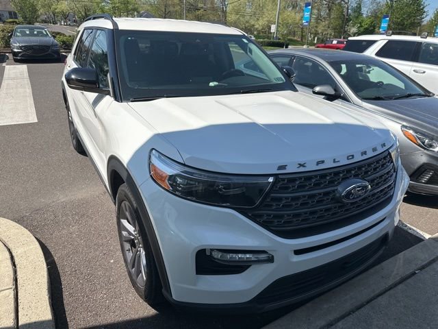 Used 2023 Ford Explorer XLT w/ Equipment Group 202A AWD/4WD image 15