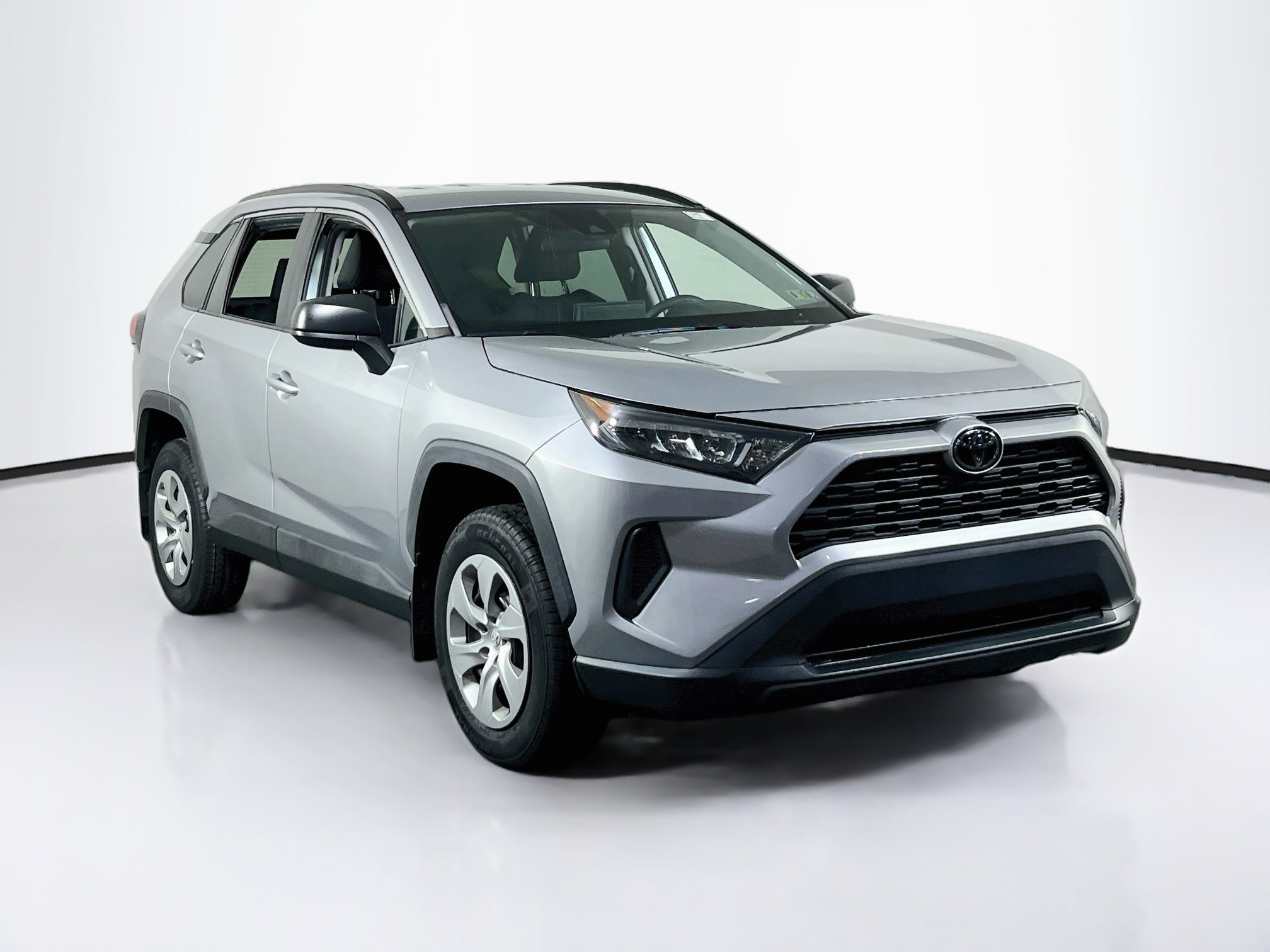 Used 2021 Toyota RAV4 LE AWD/4WD image 3