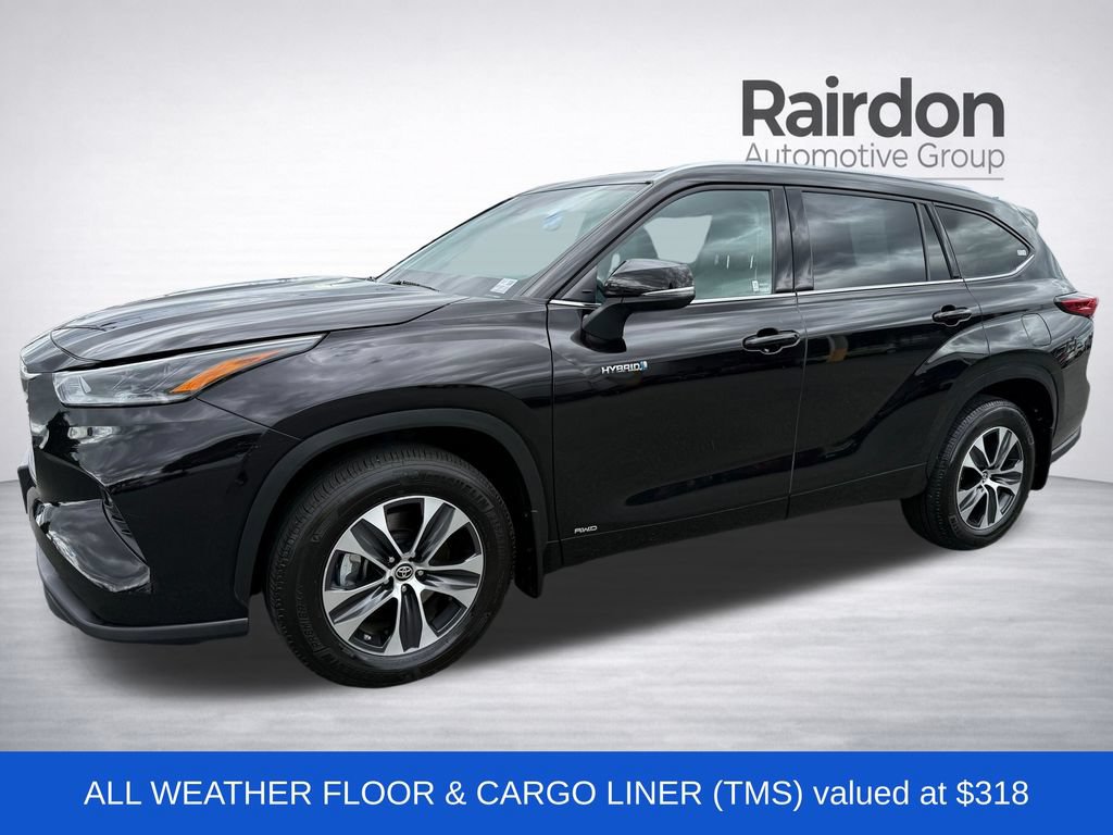 Used 2021 Toyota Highlander XLE AWD/4WD image 3
