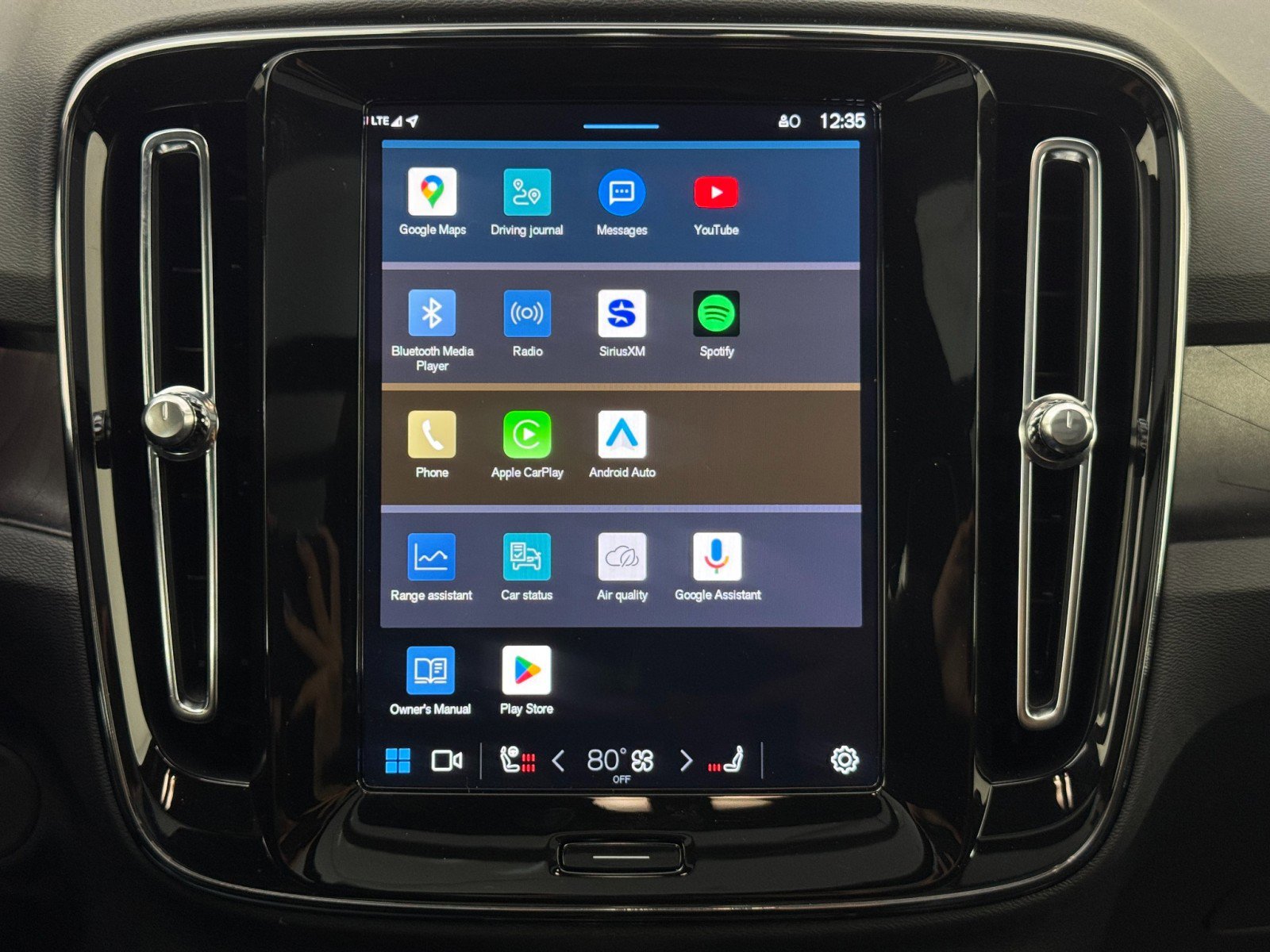 Used 2024 Volvo XC40 Recharge Plus w/ Protection Package Premier image 23