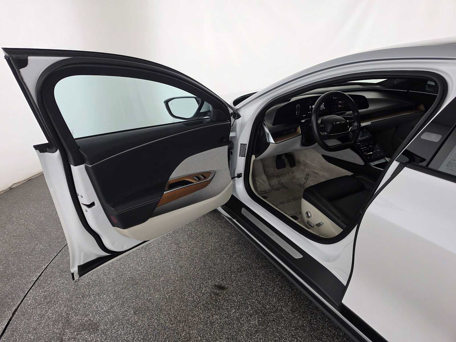 Used 2023 Lucid Air Touring AWD/4WD image 19