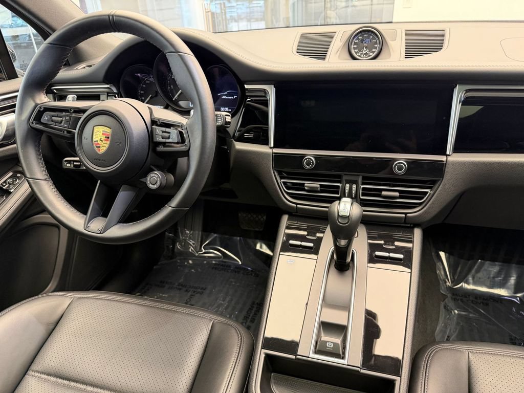 Used 2024 Porsche Macan Turbo AWD/4WD image 13