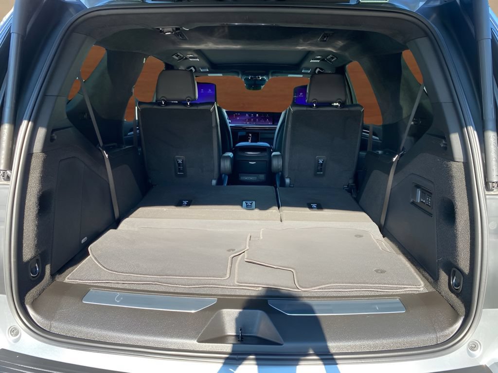 Certified 2026 Cadillac Escalade Platinum Sport w/ LPO, ONYX Package AWD/4WD image 11