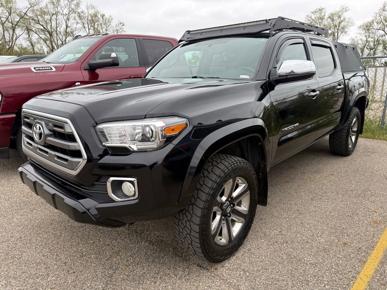 Used 2017 Toyota Tacoma Limited AWD/4WD image 5