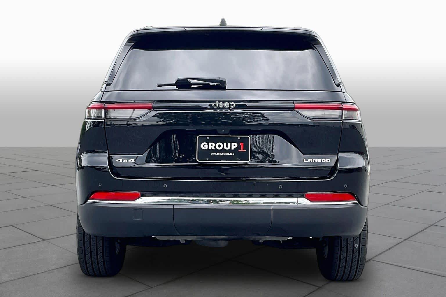 Used 2023 Jeep Grand Cherokee Laredo AWD/4WD image 4