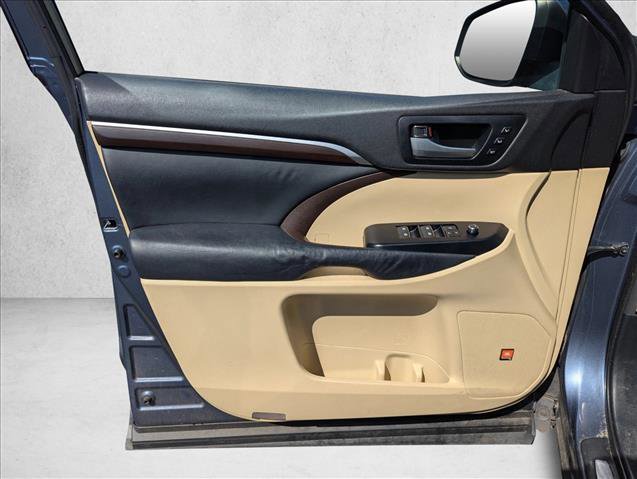 Used 2014 Toyota Highlander Limited w/ Driver Technology Package image 21