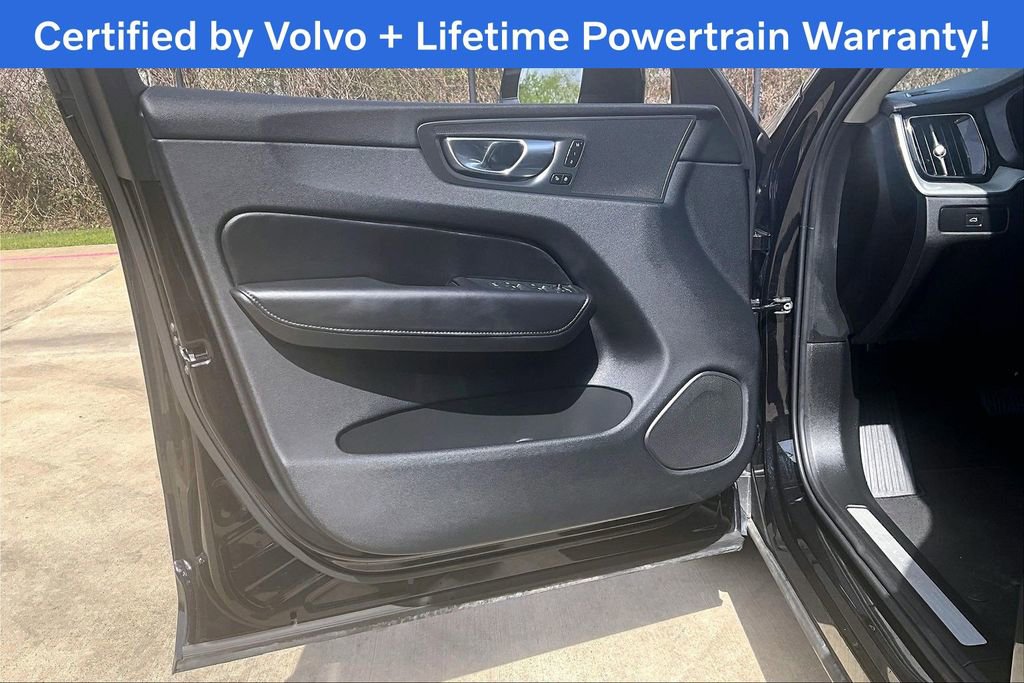 Used 2025 Volvo XC60 B5 Plus image 24