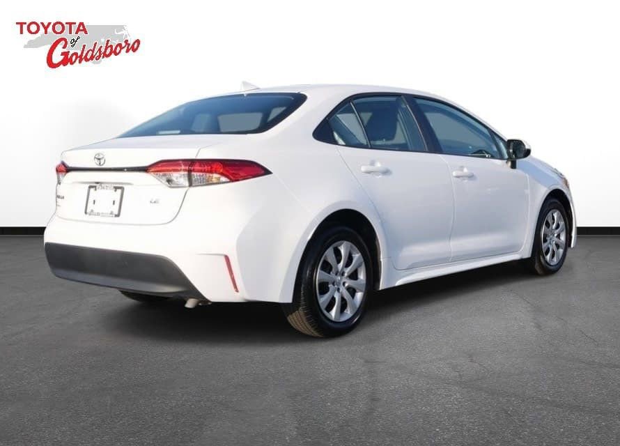 Used 2025 Toyota Corolla LE image 6