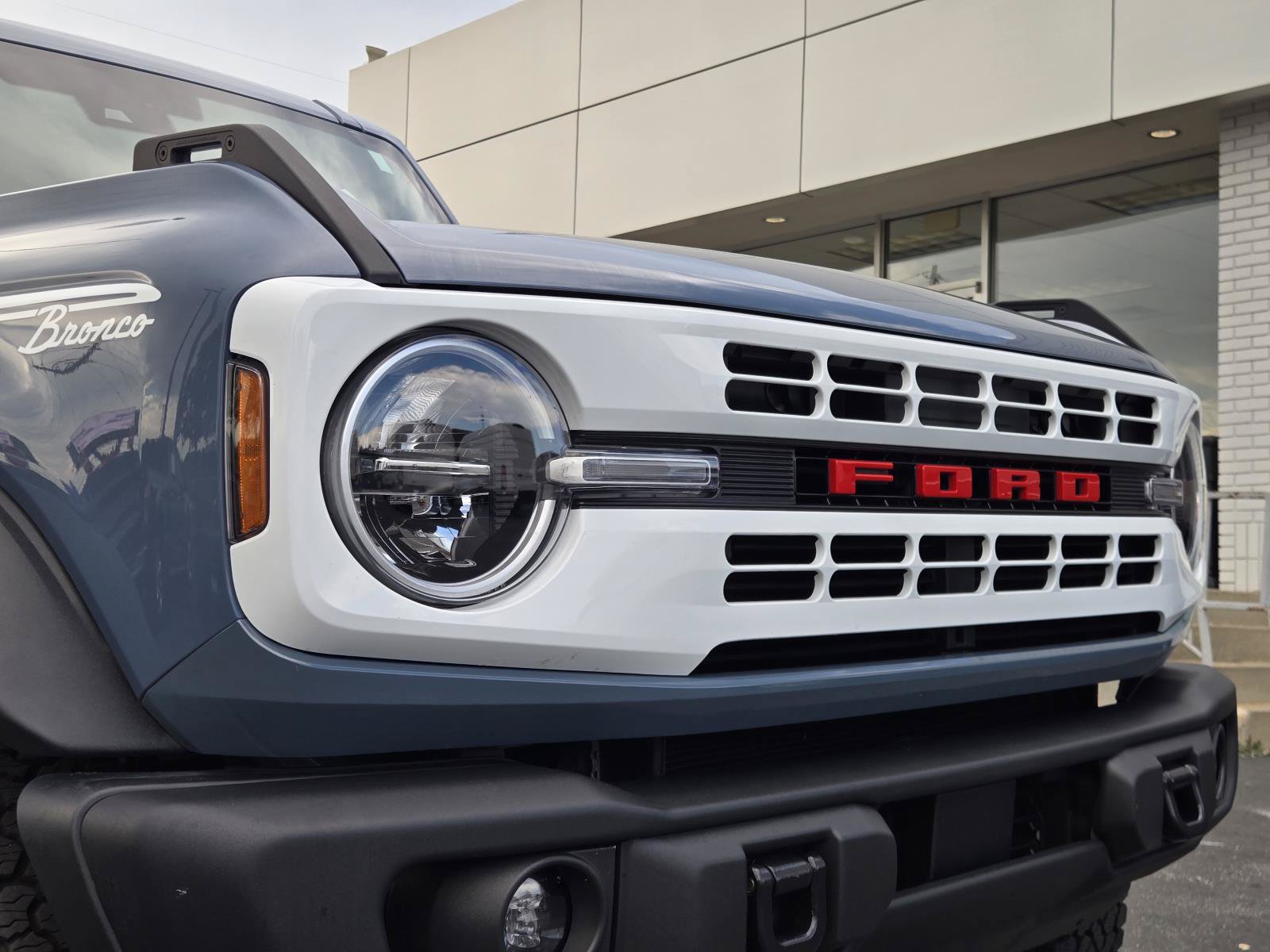 Used 2025 Ford Bronco Heritage Edition AWD/4WD image 6