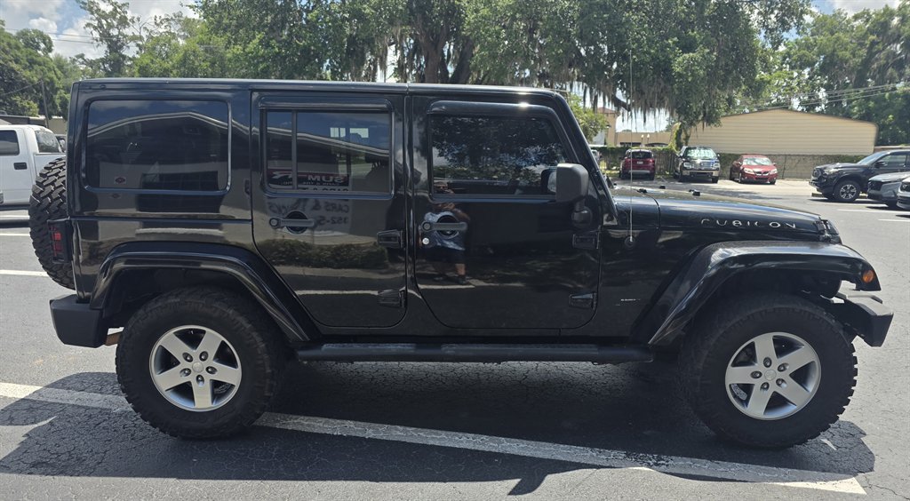 Used 2012 Jeep Wrangler Unlimited Rubicon w/ Connectivity Group AWD/4WD image 10