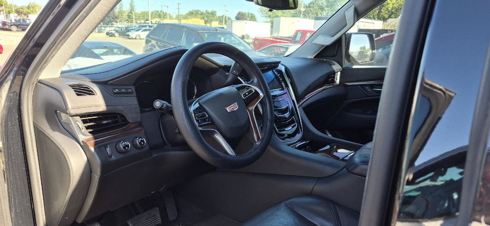 Used 2020 Cadillac Escalade Luxury AWD/4WD image 9