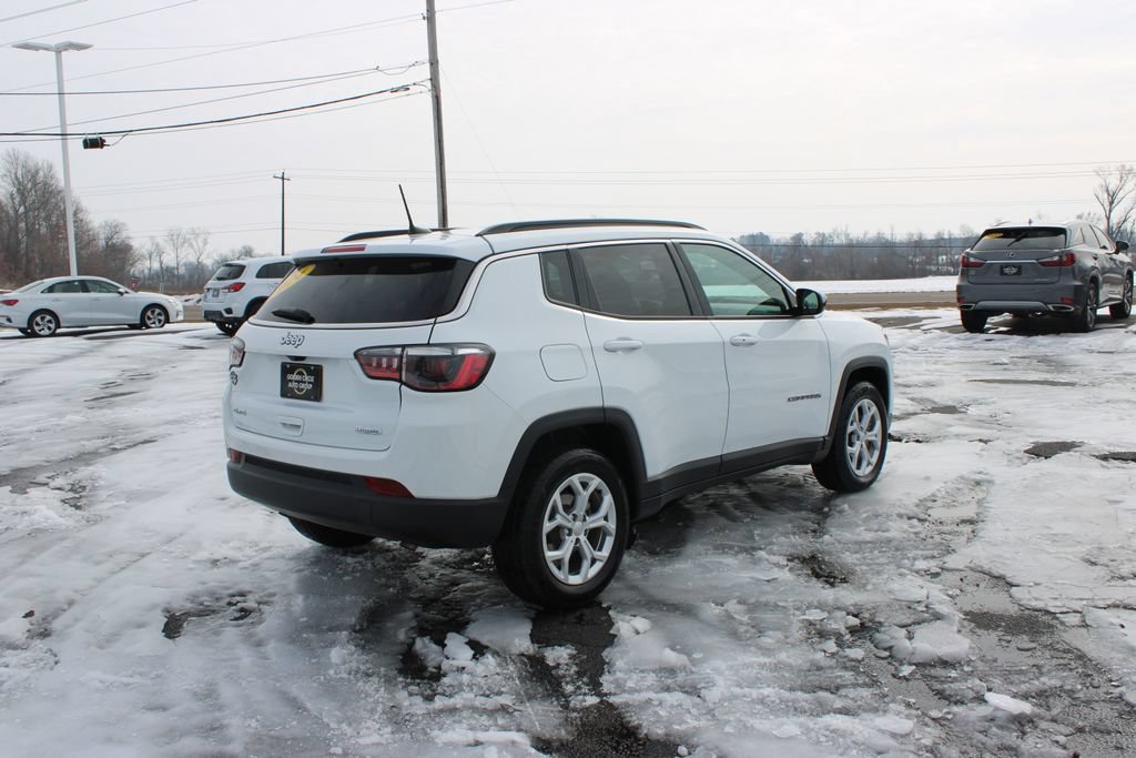 Used 2024 Jeep Compass Latitude AWD/4WD image 9