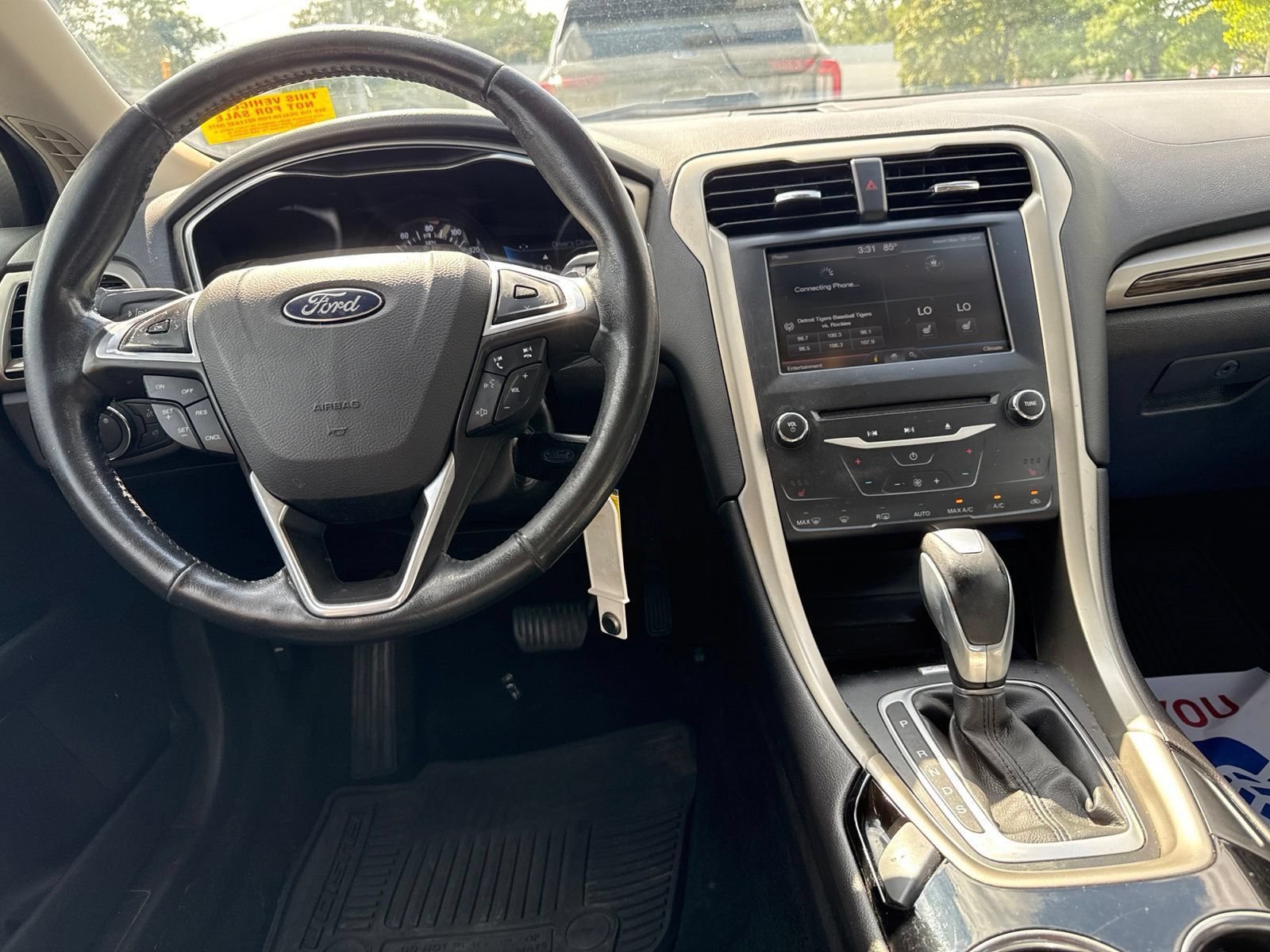 Used 2015 Ford Fusion SE w/ Equipment Group 202A FWD image 16