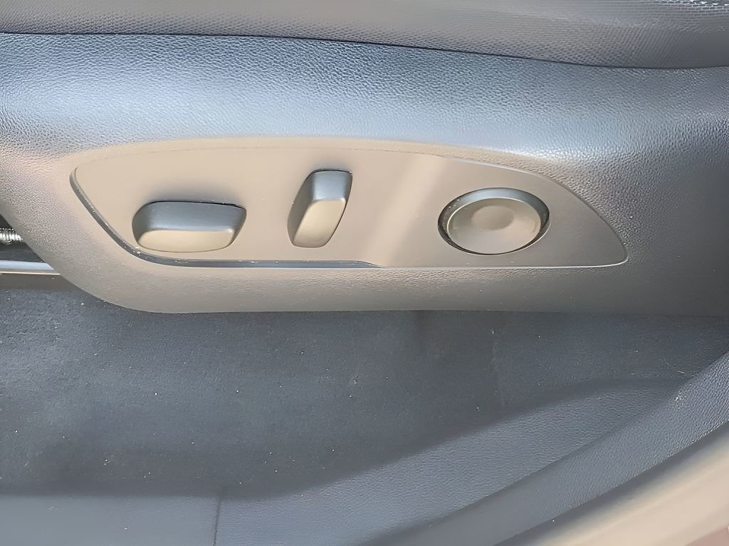 Used 2025 GMC Acadia Elevation image 29