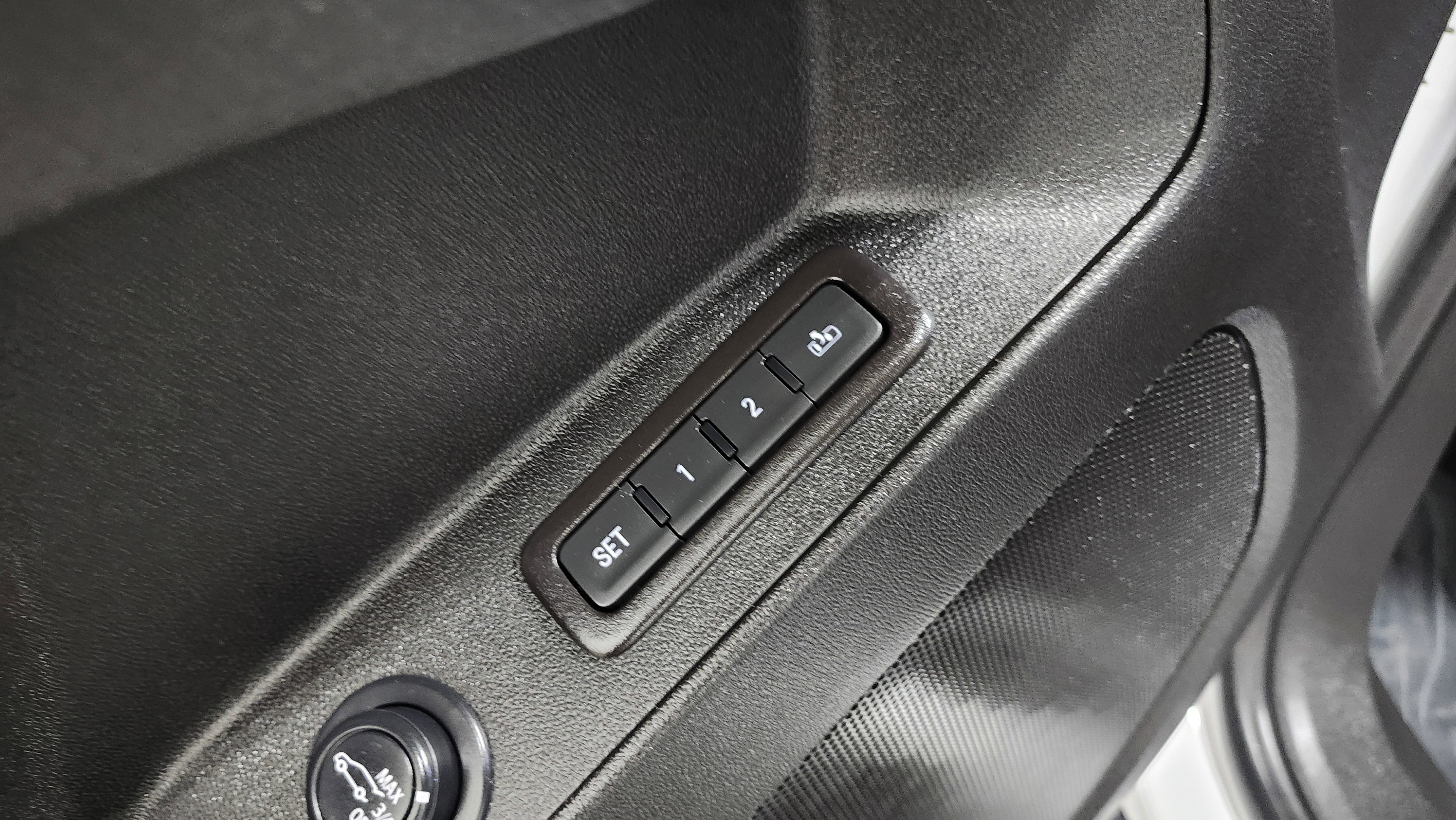 Used 2021 Chevrolet Equinox Premier image 30