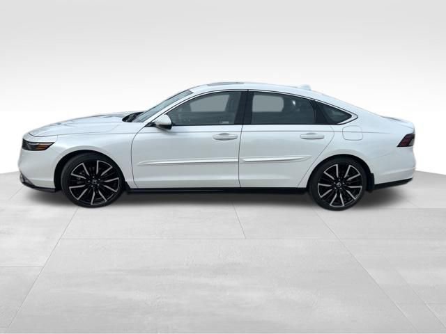 Used 2023 Honda Accord Touring image 3