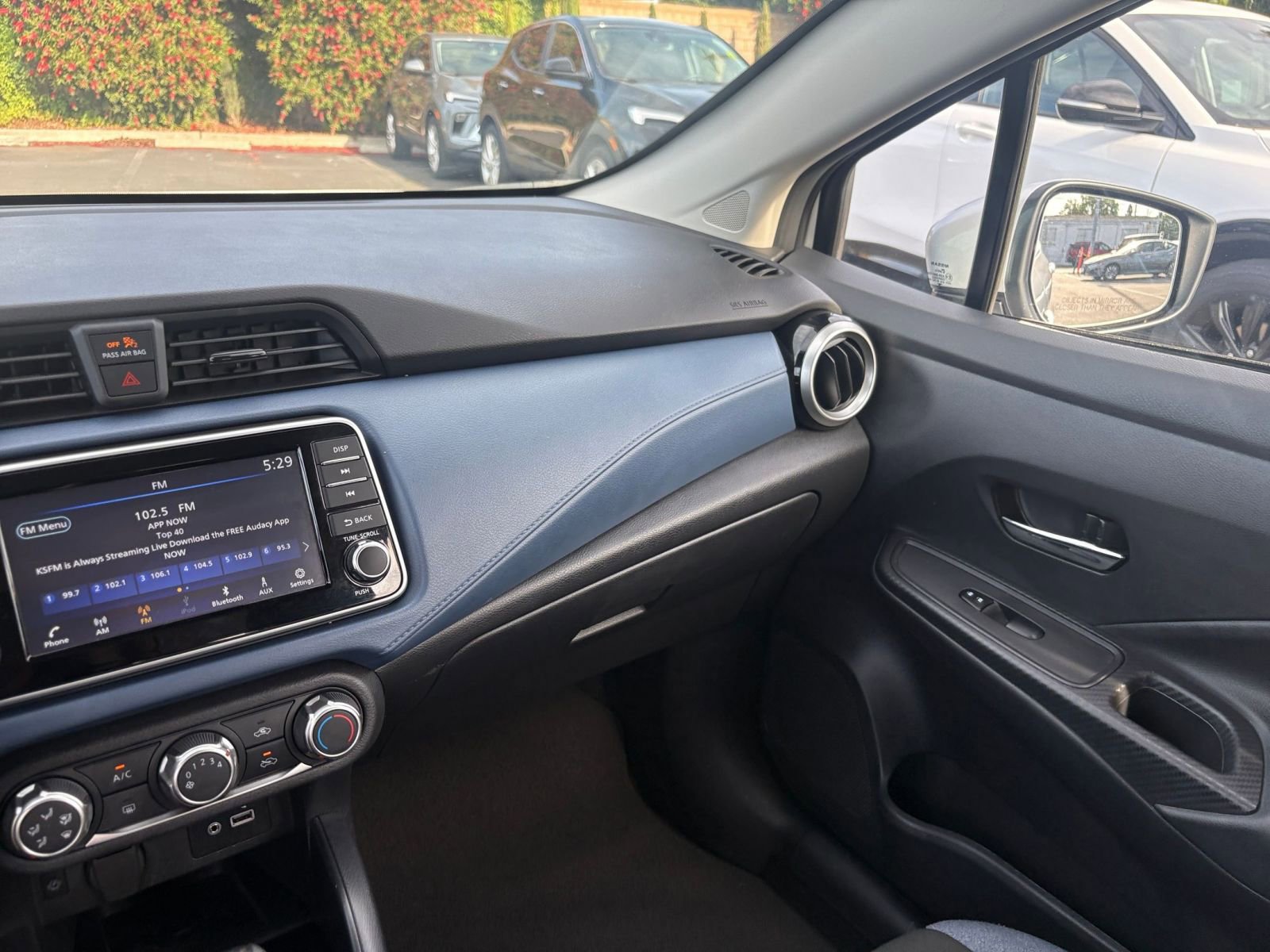 Used 2025 Nissan Versa SV image 33