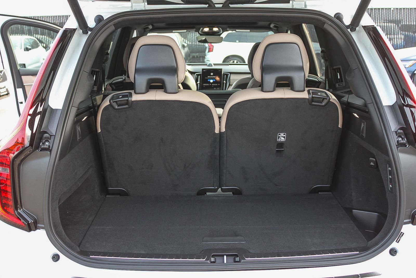 New 2026 Volvo XC90 T8 Ultra w/ Lounge Package image 13