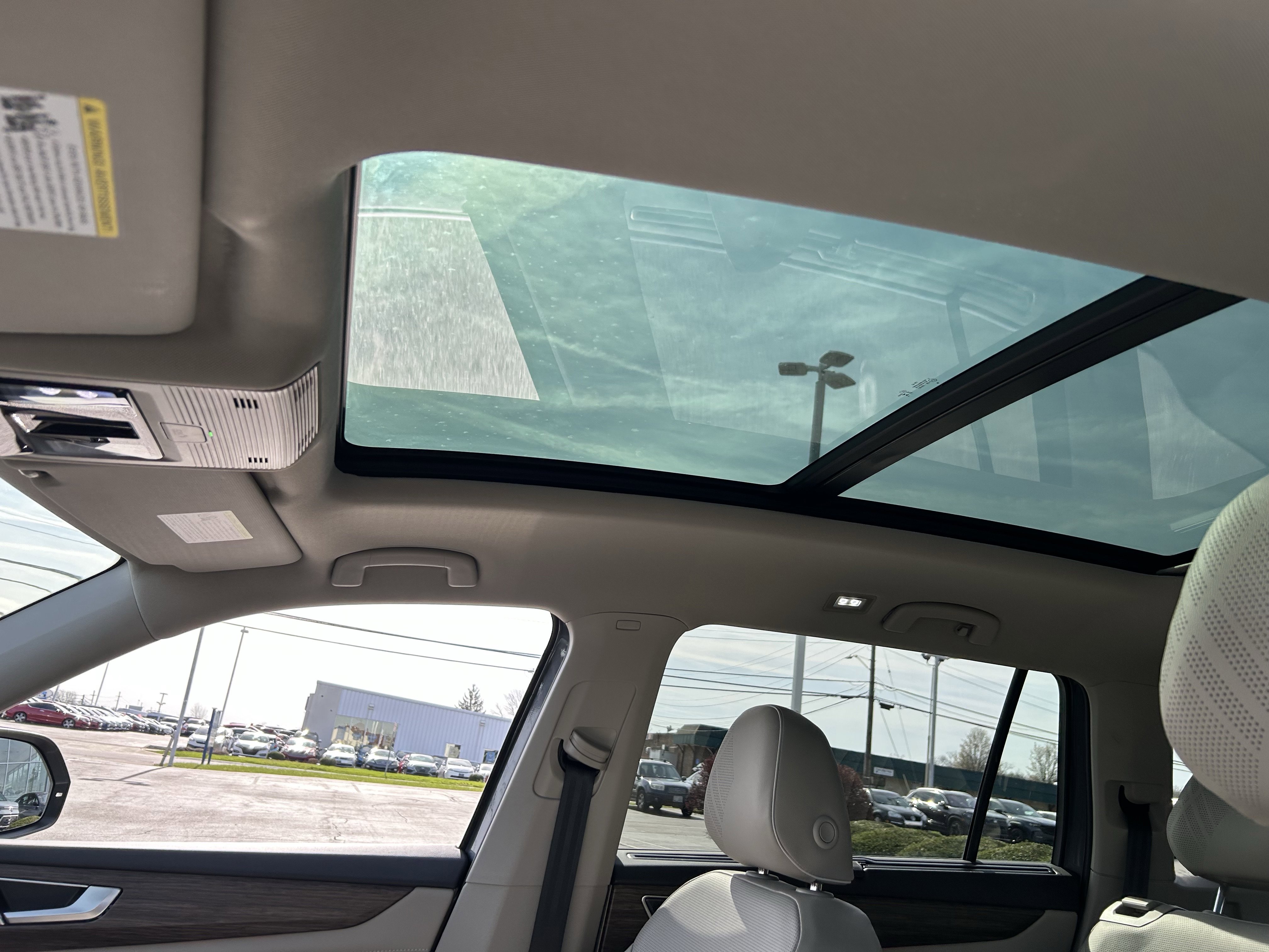 Certified 2025 Volkswagen Atlas SEL Premium R-Line image 24