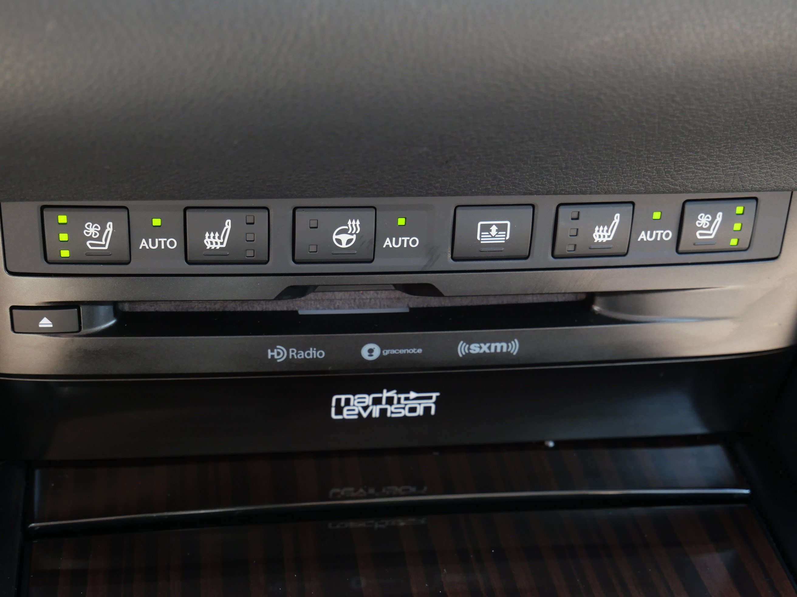 Used 2019 Lexus ES 300h FWD image 32