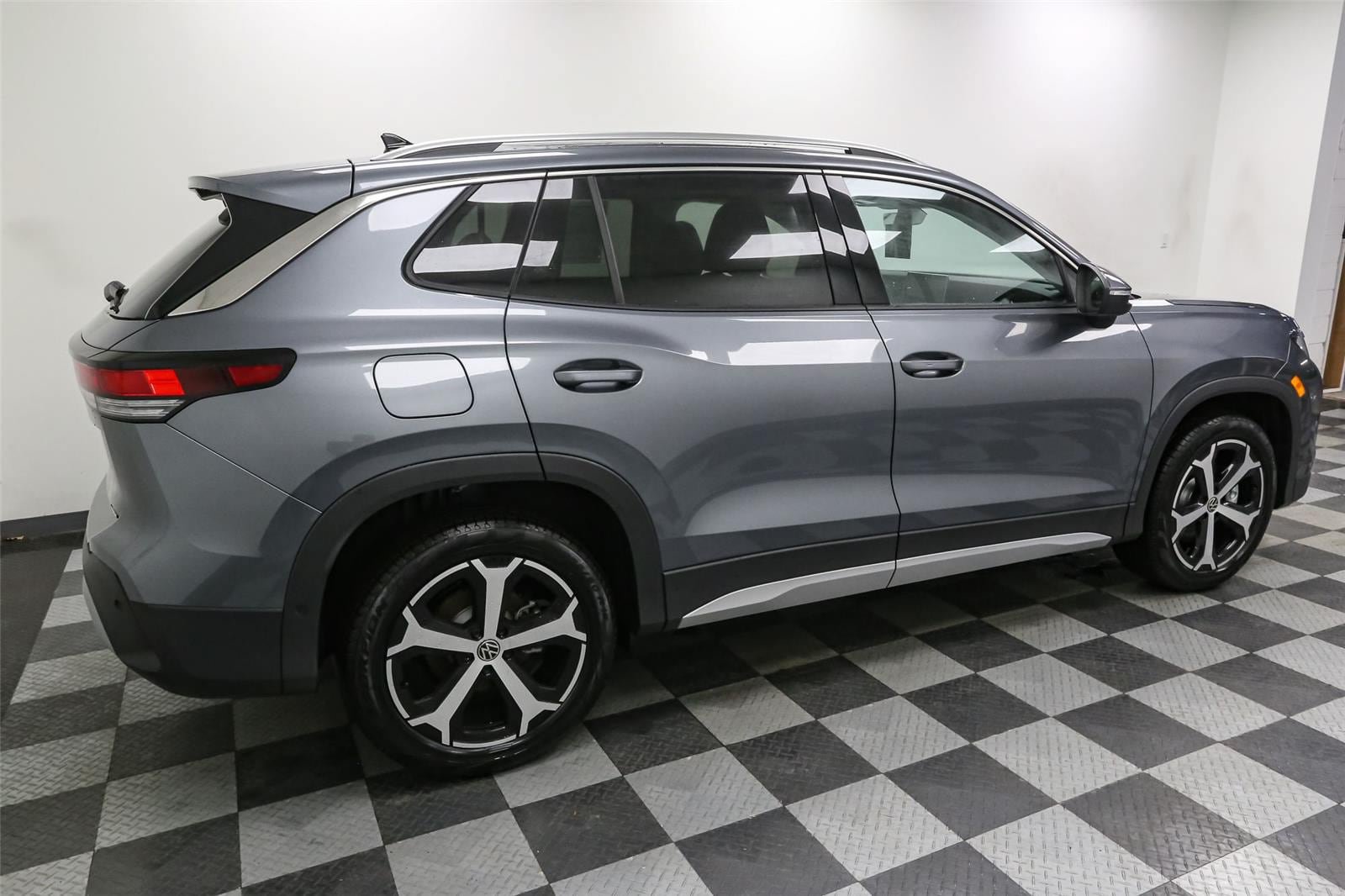 New 2026 Volkswagen Tiguan SE AWD/4WD image 8