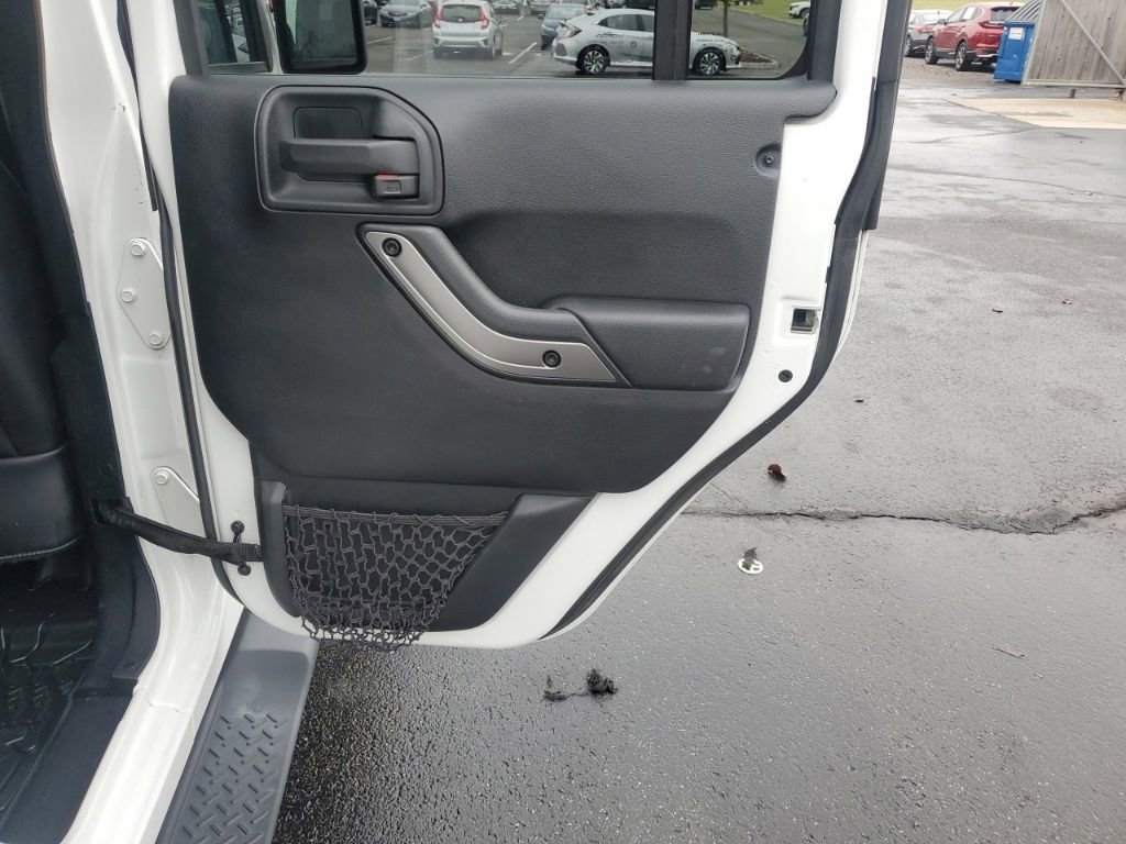 Used 2018 Jeep Wrangler Unlimited Sahara image 26