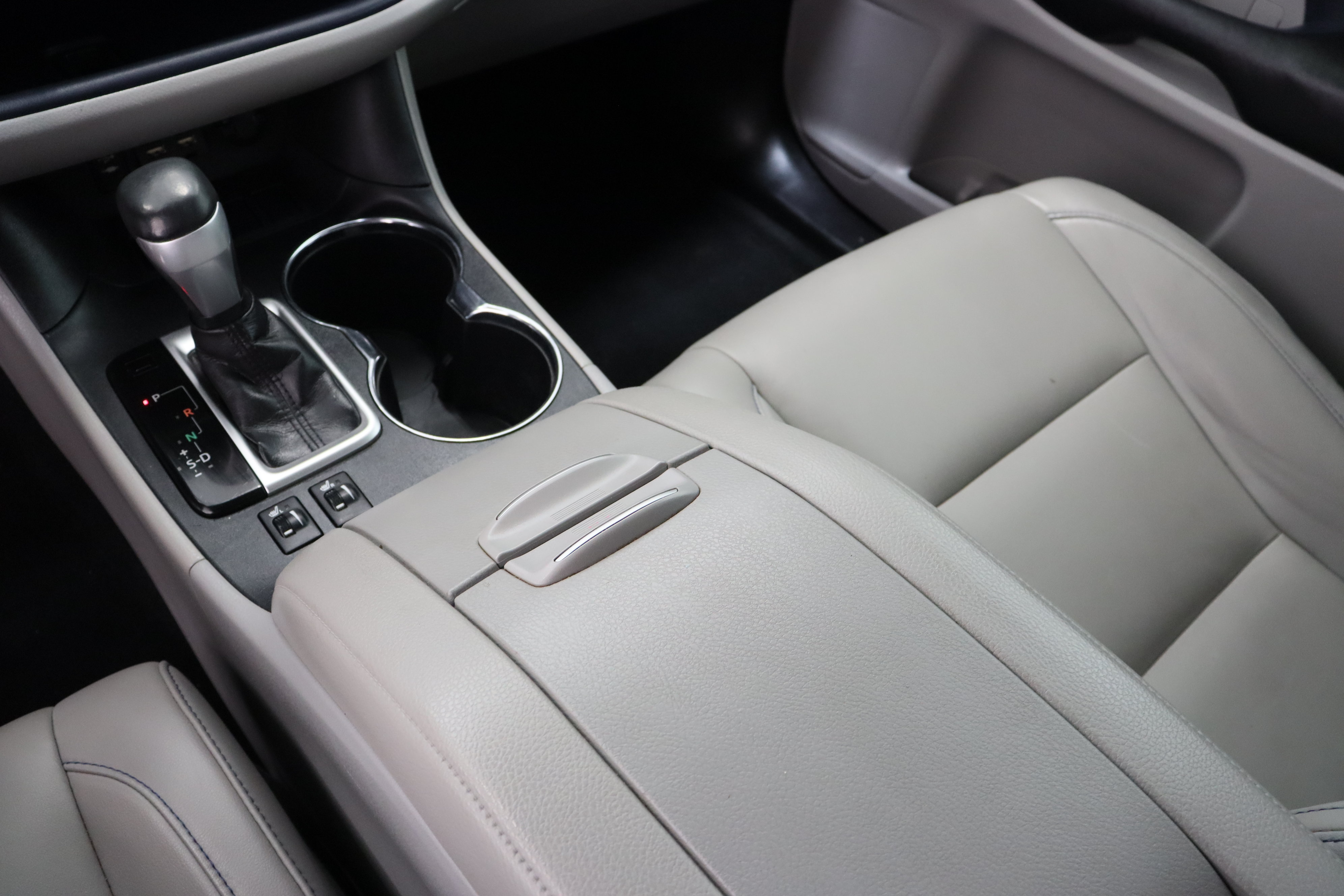 Used 2019 Toyota Highlander XLE FWD image 17