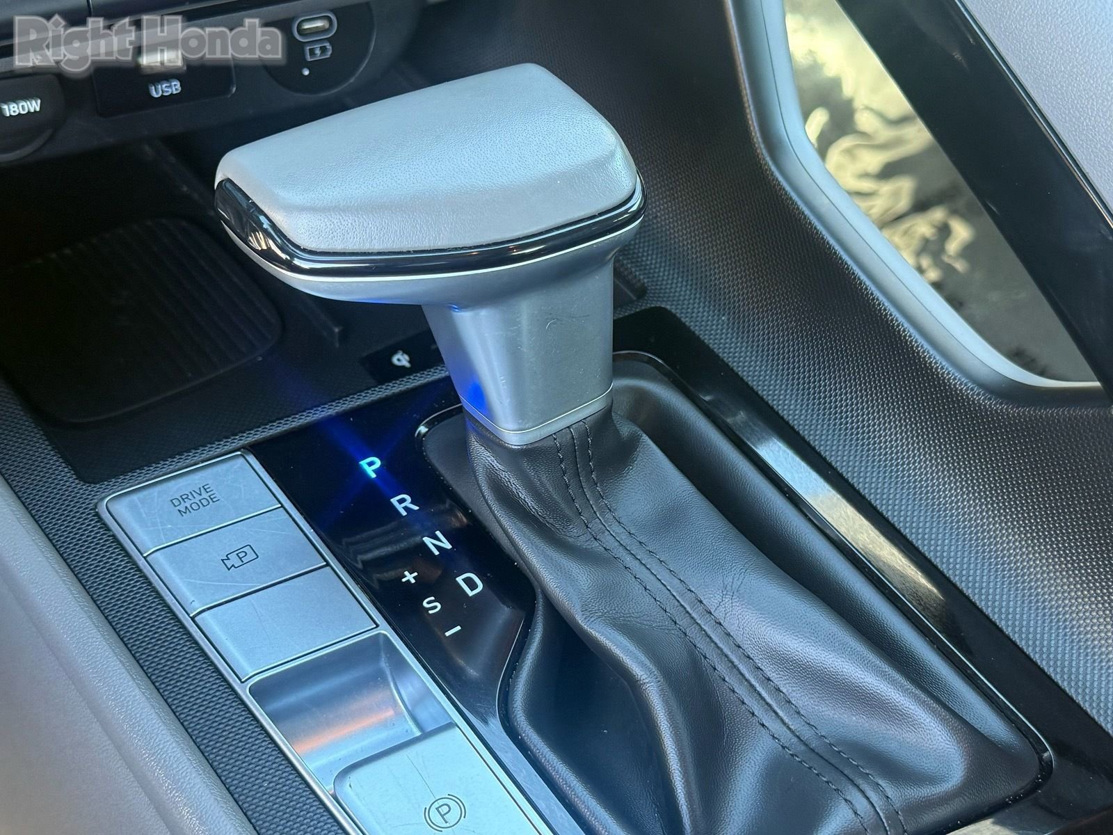 Used 2025 Hyundai Elantra SEL image 25