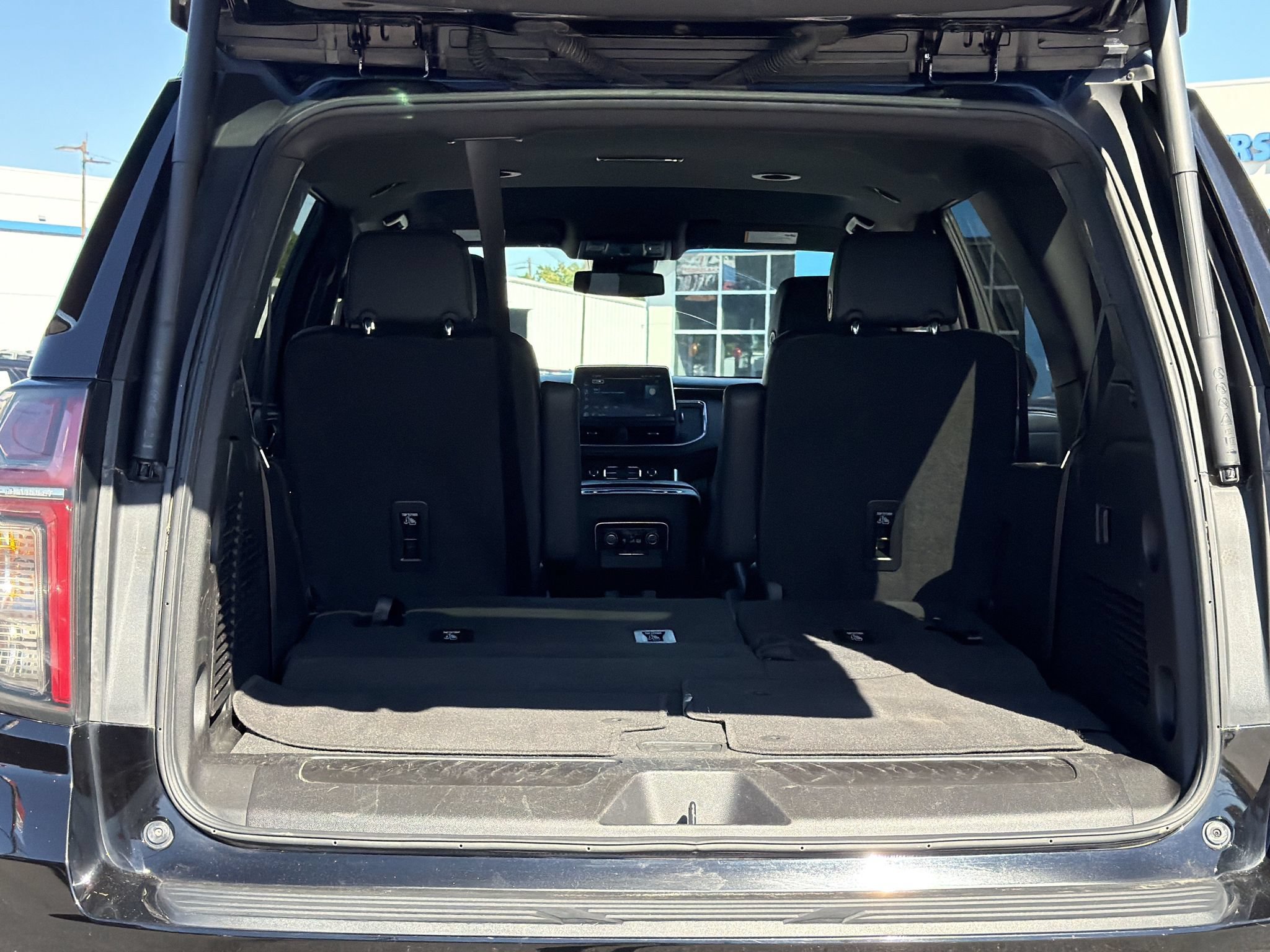 Used 2024 Chevrolet Tahoe LT AWD/4WD image 32