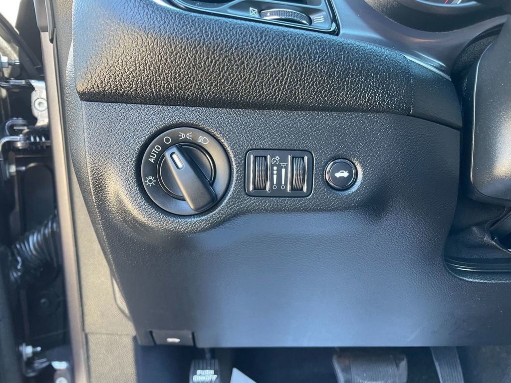 Used 2015 Dodge Challenger SXT w/ Sound Group image 14