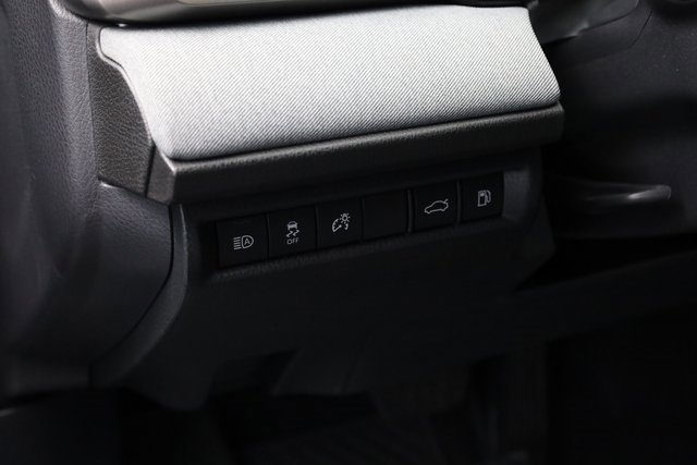 Used 2025 Toyota Camry LE image 13