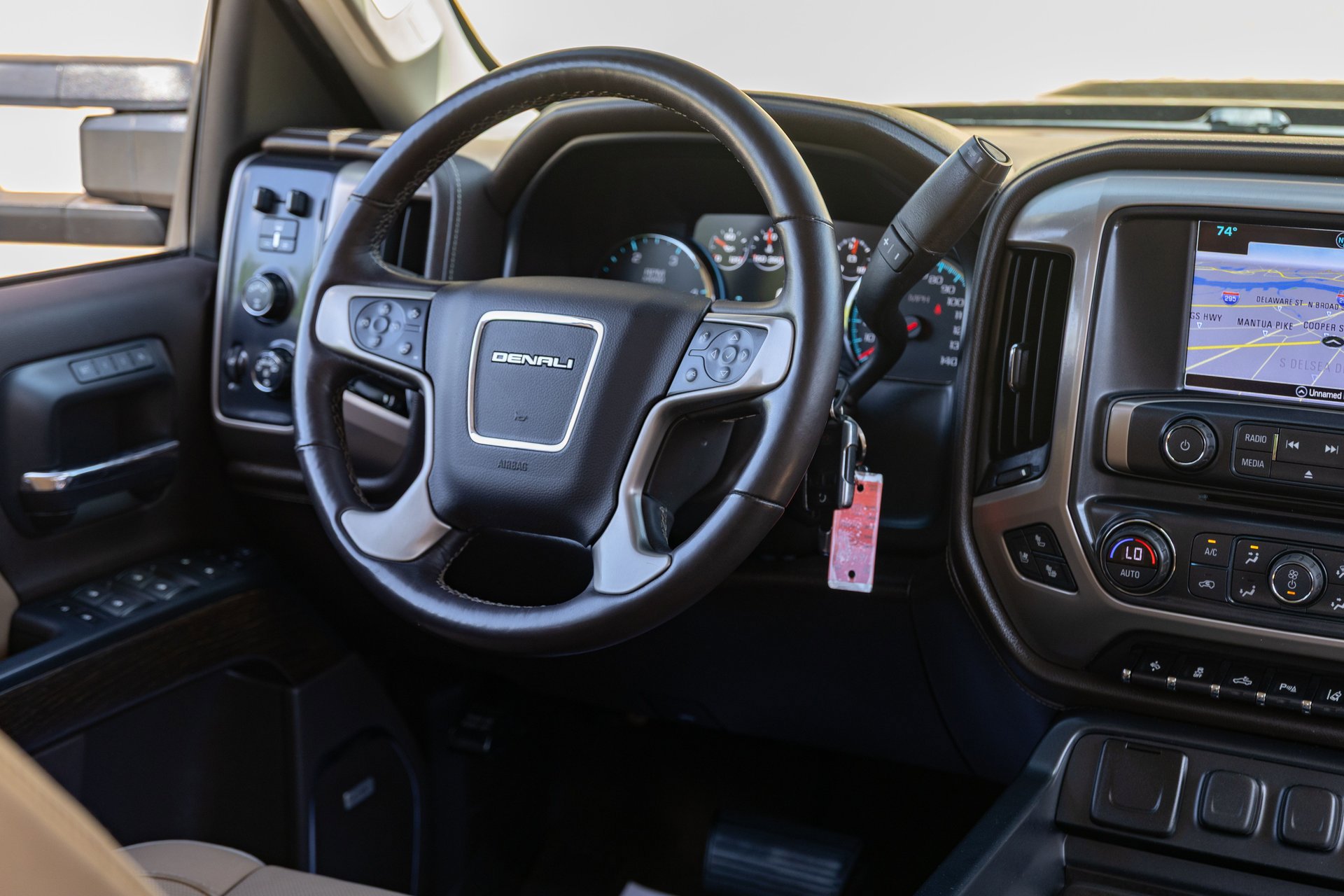 Used 2017 GMC Sierra 2500 Denali w/ Duramax Plus Package AWD/4WD image 38