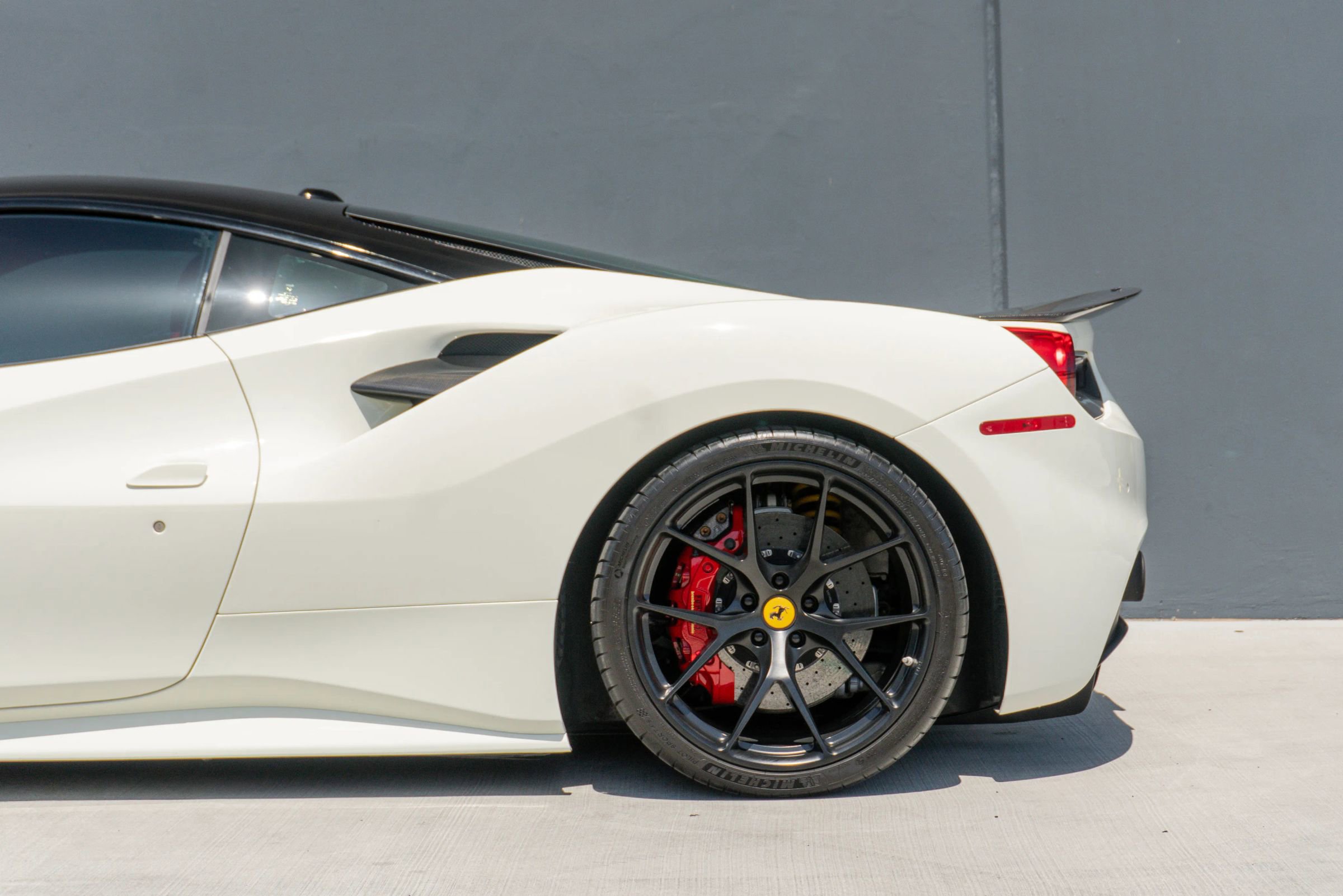 Used 2018 Ferrari 488 GTB RWD image 19