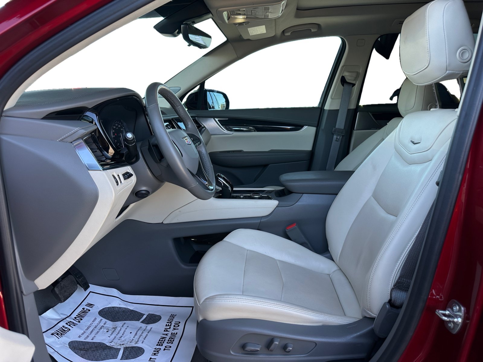 Used 2025 Cadillac XT6 Premium Luxury w/ Technology Package FWD image 9