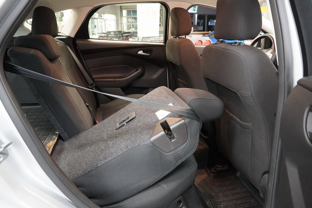 Used 2017 Ford Focus SE w/ SE Winter Package image 28