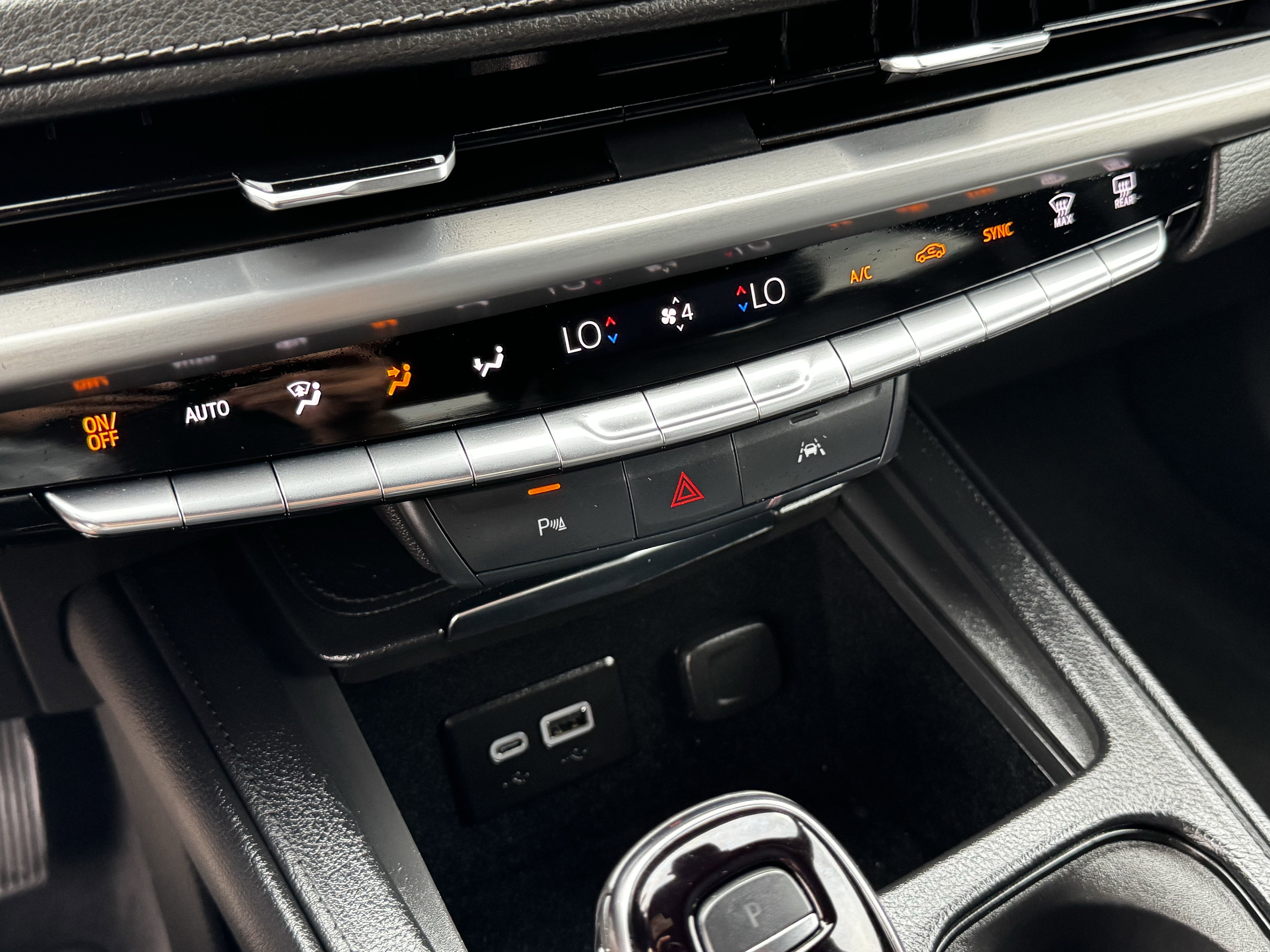 Used 2025 Cadillac XT4 Premium Luxury image 20