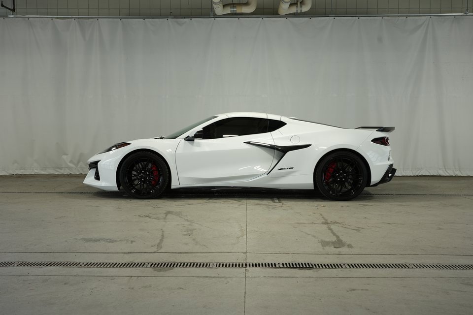 Used 2023 Chevrolet Corvette Z06 image 2