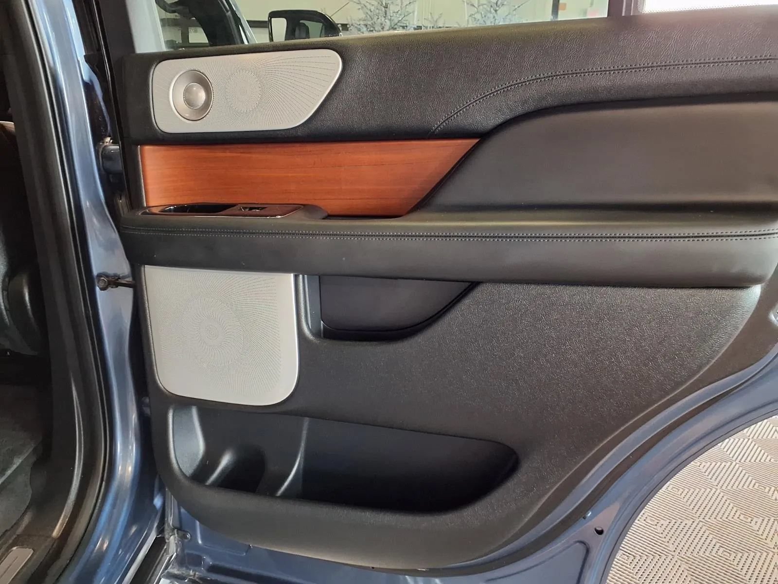 Used 2020 Lincoln Navigator Reserve w/ Luxury Package AWD/4WD image 12