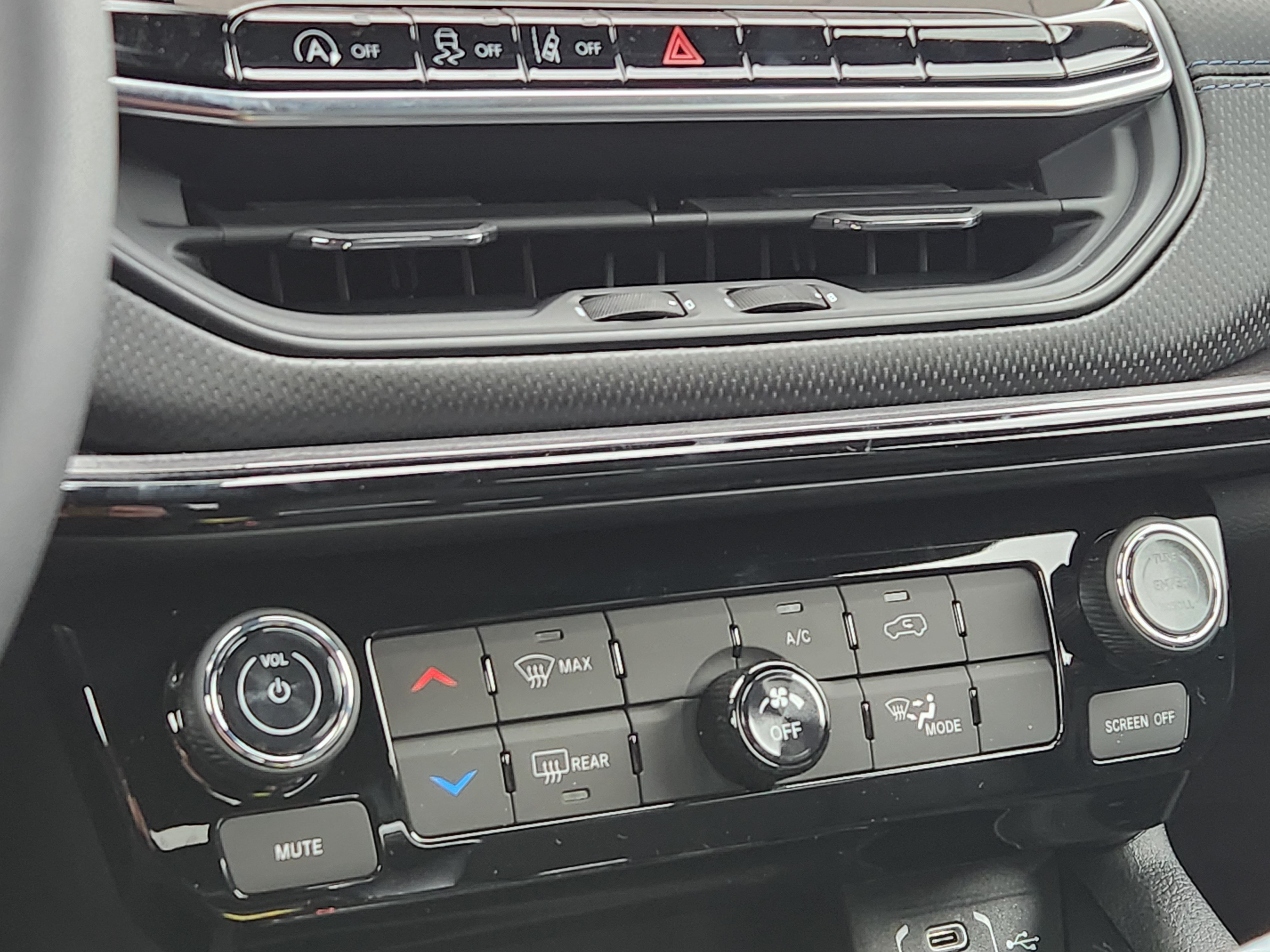 New 2026 Jeep Compass Latitude AWD/4WD image 28