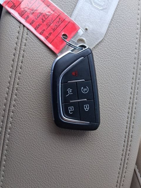 Used 2024 Cadillac XT4 Luxury w/ LPO, Floor Liner Package FWD image 19