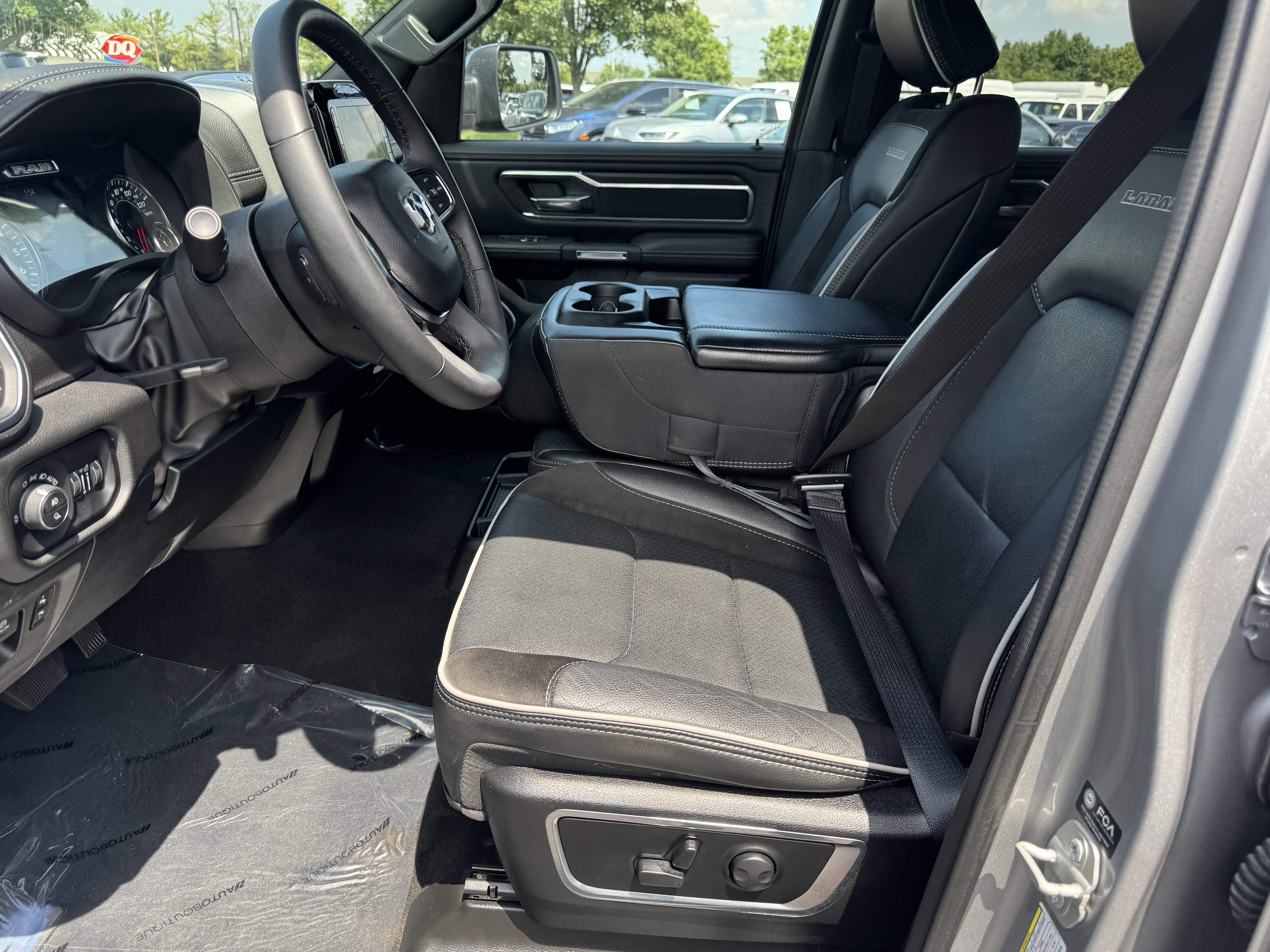 Used 2025 RAM 1500 Laramie image 31