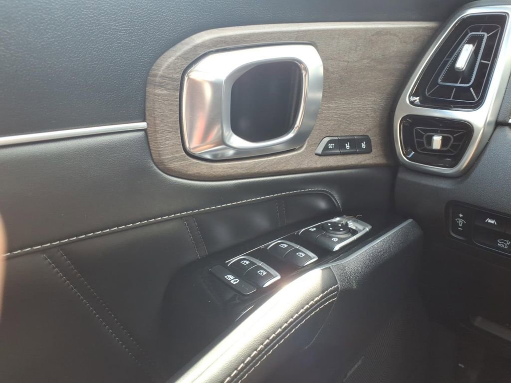 Used 2023 Kia Sorento SX Prestige AWD/4WD image 16