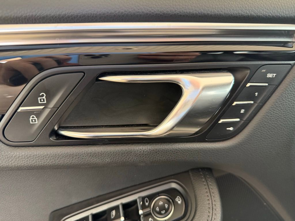 Used 2024 Porsche Macan image 19