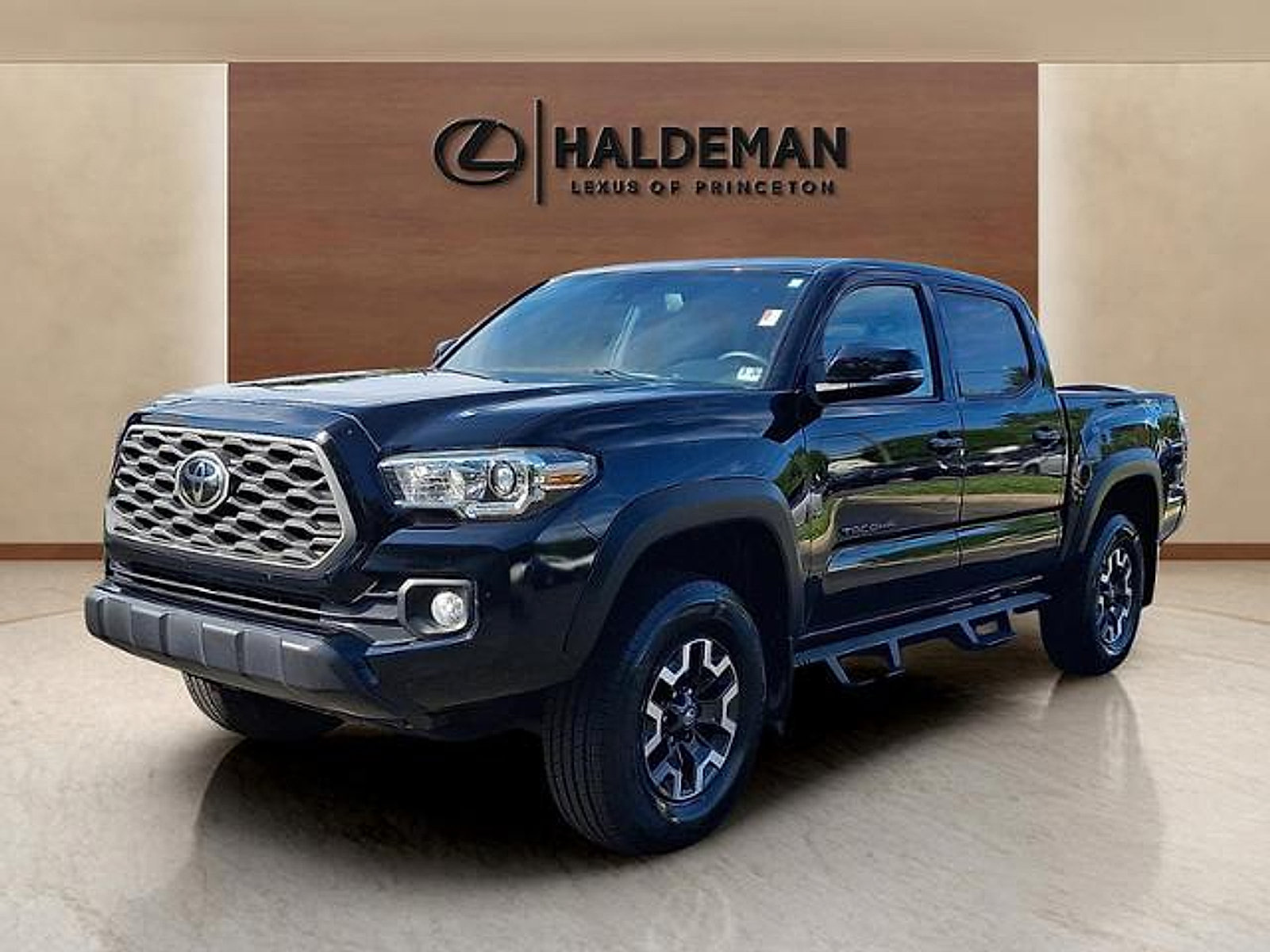 Used 2021 Toyota Tacoma TRD Off-Road w/ TRD Premium Off Road Package AWD/4WD image 3