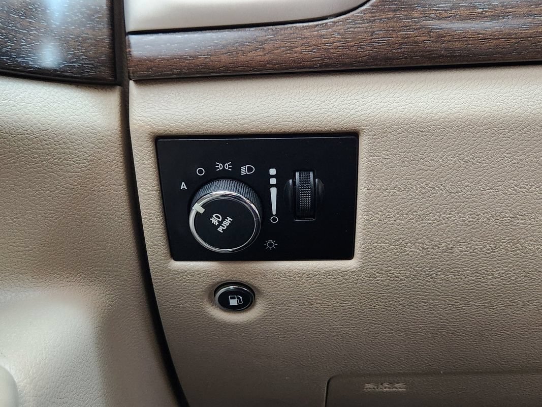 Used 2014 Jeep Grand Cherokee Laredo w/ Quick Order Package 23E AWD/4WD image 24
